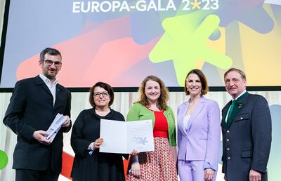 Am 9. Mai 2023 überreichte Bundesministerin Karoline Edtstadler (2.v.r.) den Europa-Staatspreis 2023 in 5 Kategorien.